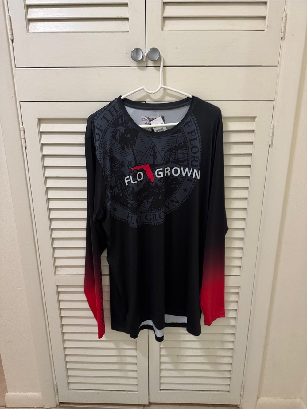 Men’s ' Black & Red Long Sleeve Graphic Tee